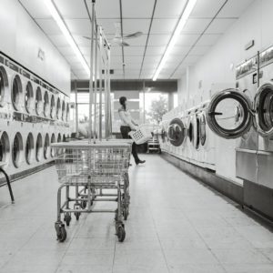 Dlaczego klienci wybierają współpracę z małymi pralniami?