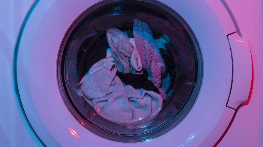 Pralnia przemysłowa – czym różni się od domowego prania?
