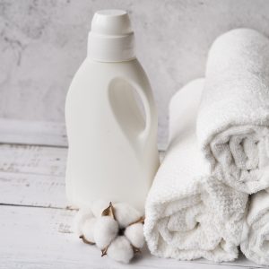 Odplamiacze tlenowe – czym są i dlaczego korzystamy w nich w pralni Wash and Go?